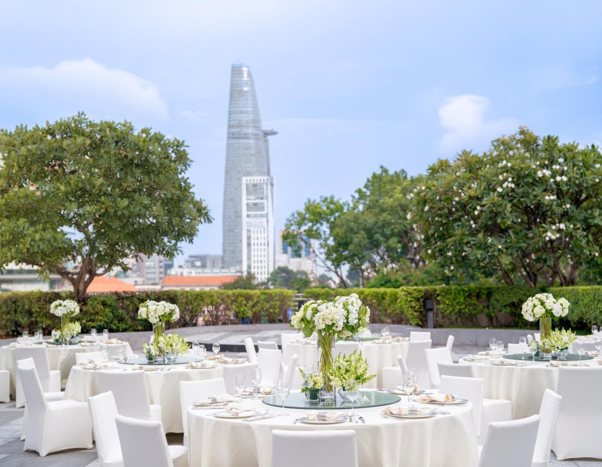 New World Saigon Hotel Ho Chi Minh City Exterior photo The Landmark, Ho Chi Minh City