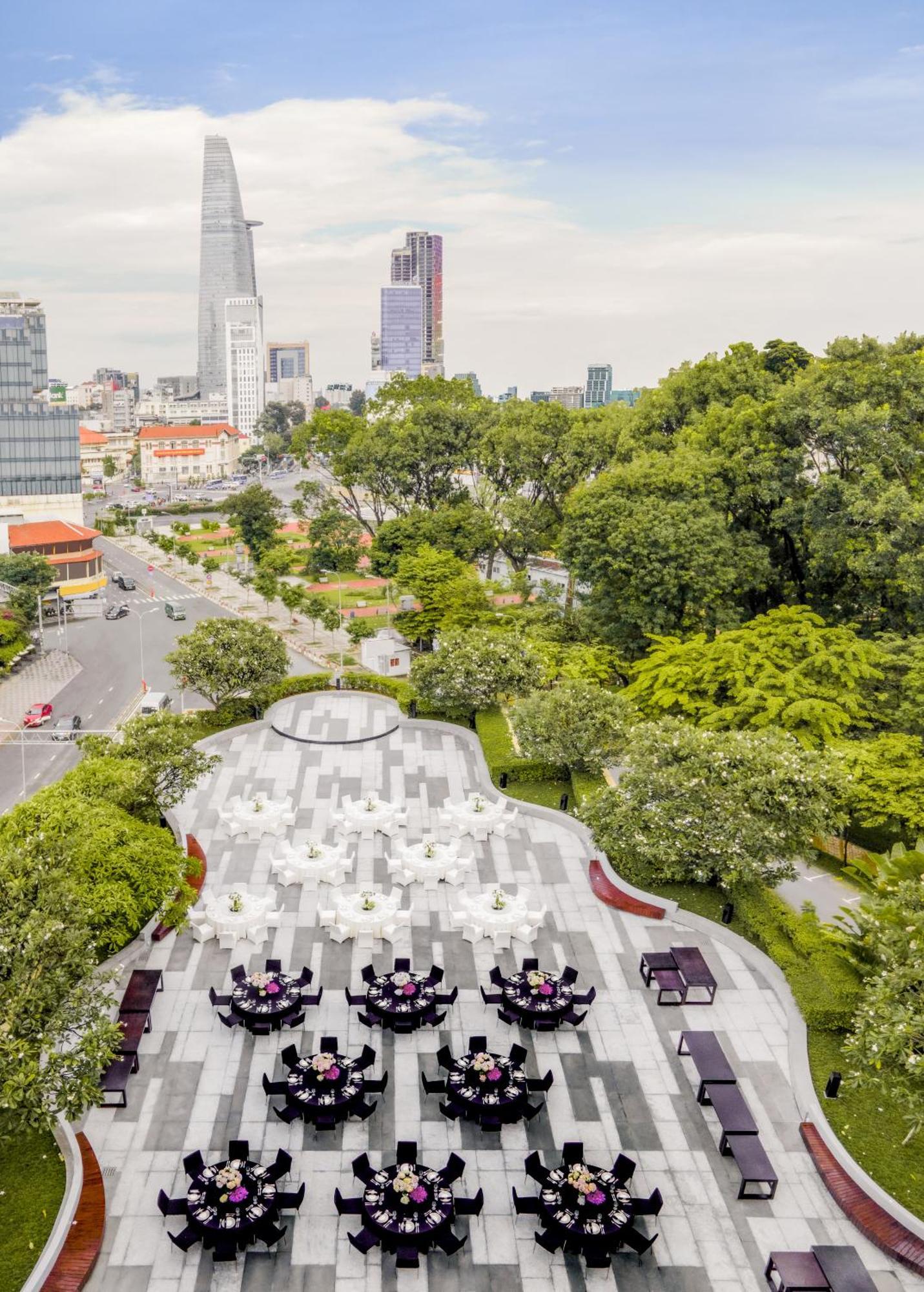 New World Saigon Hotel Ho Chi Minh City Exterior photo Aerial view of the park